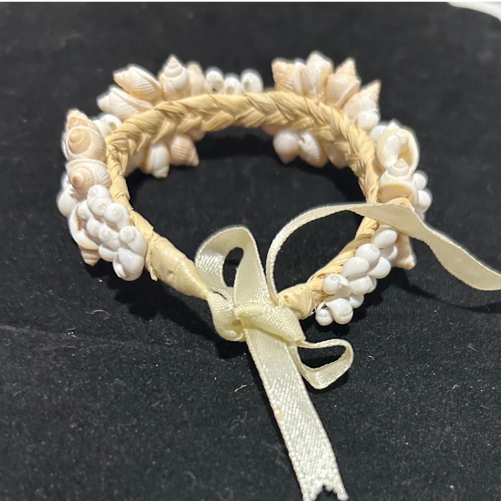 Seashell Bracelet Womens Cream White Excellent Shells Tie closure Boho Beachy 7" - Picture 3 of 4